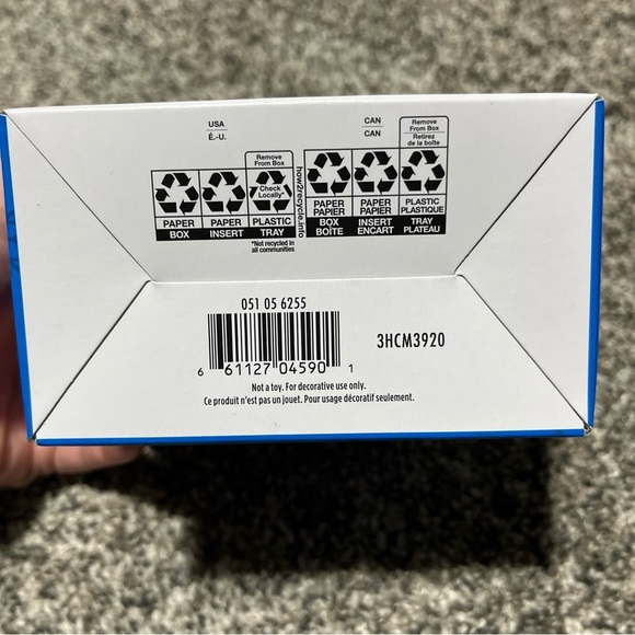 2024 HALLMARK X FUNKO POP! CHRISTMAS ORNAMENT BUDDY THE ELF - Picture 2 of 6